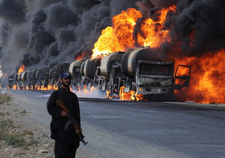 ВКС_бензовозы_огонь_много