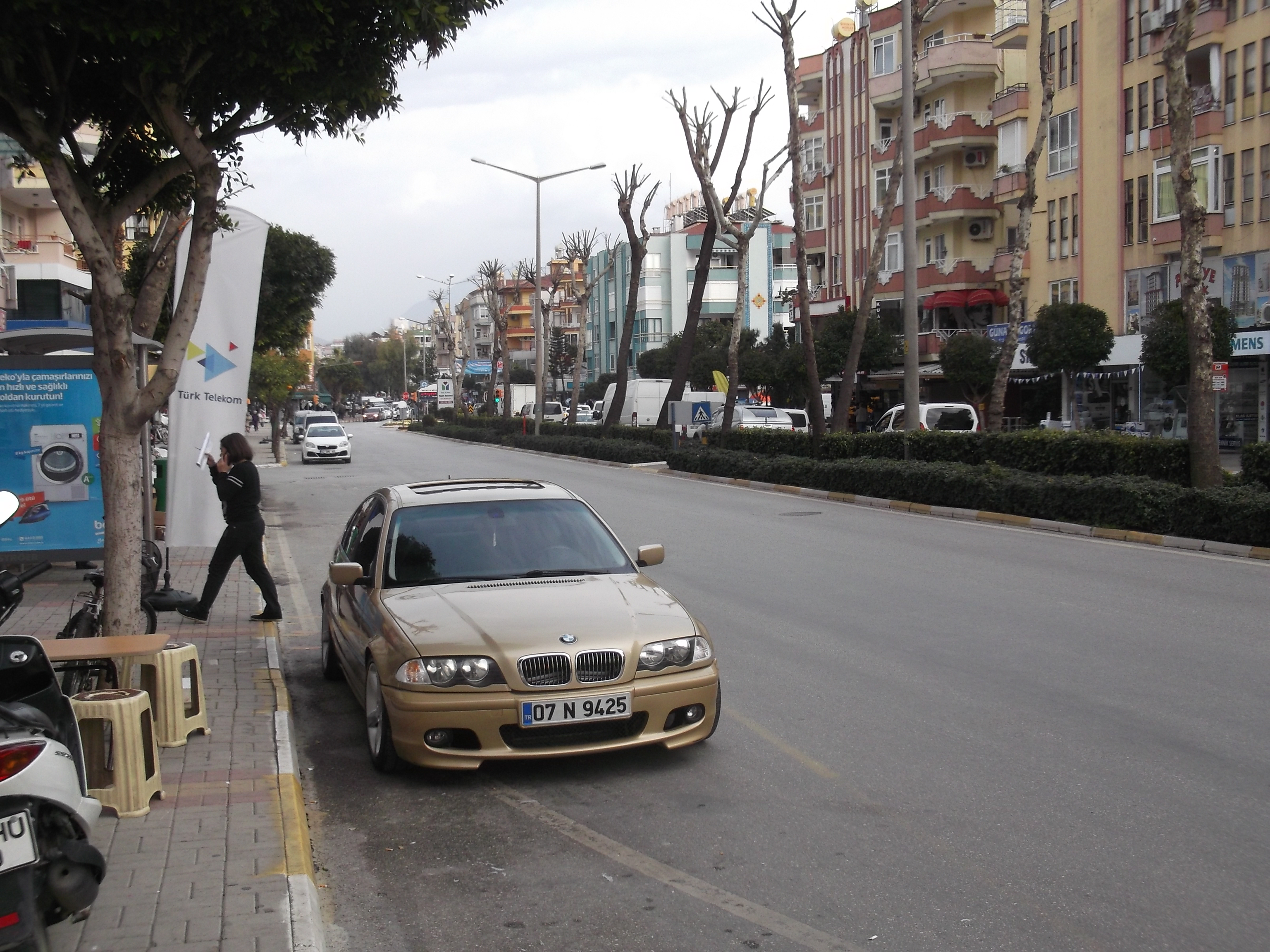 Fujitsu_Turk2_ 075_Не знаю кто эта дама но тачка.jpg